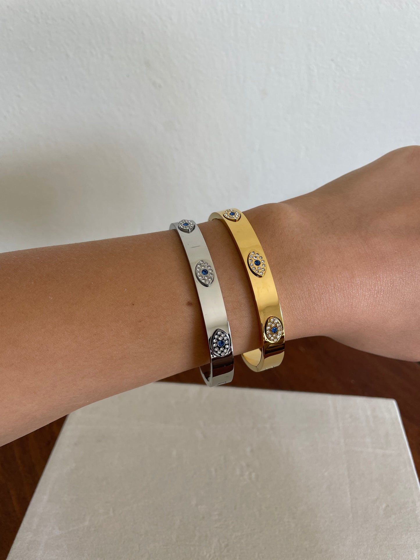 Eyes bangle