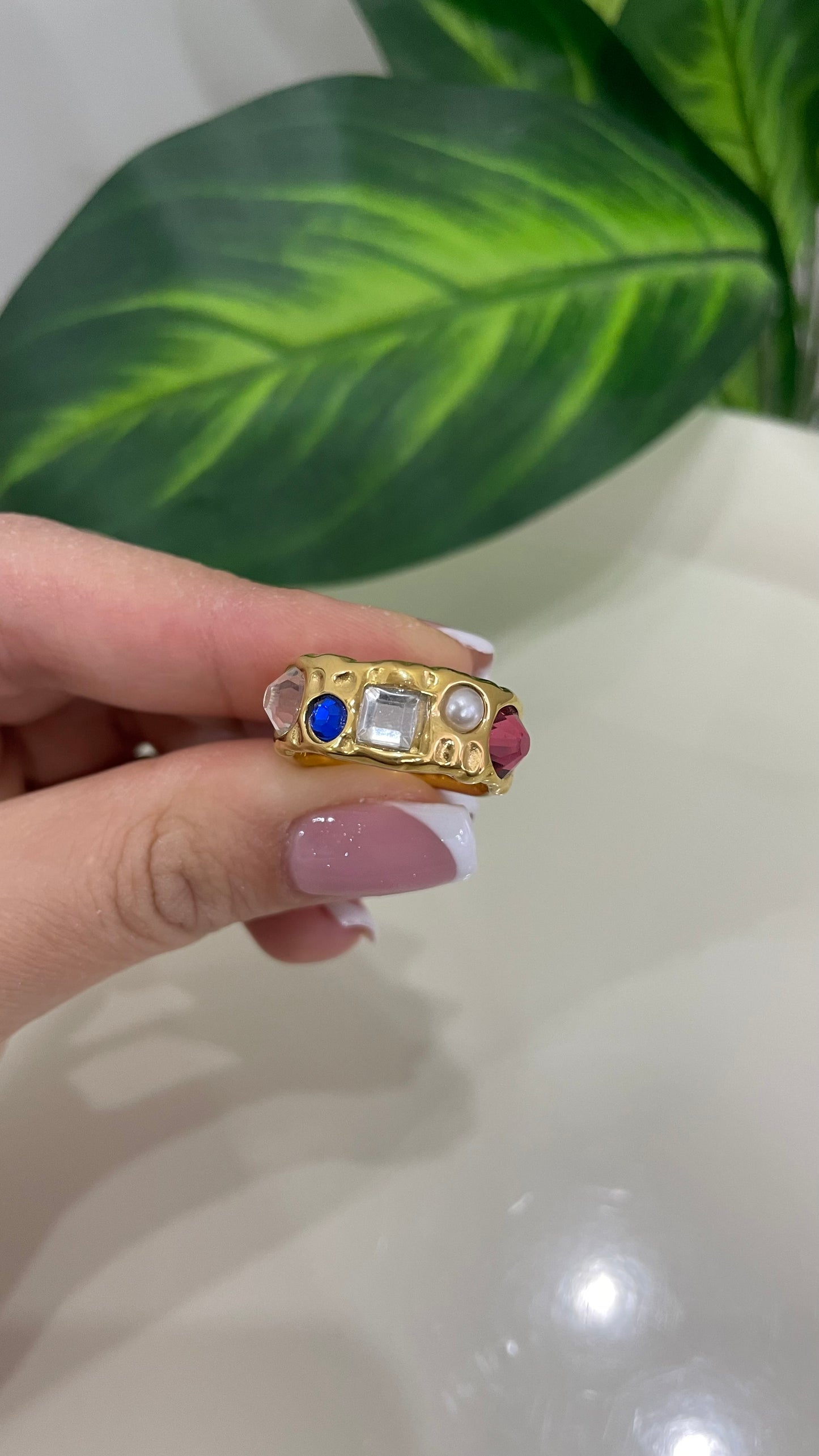 Mia ring