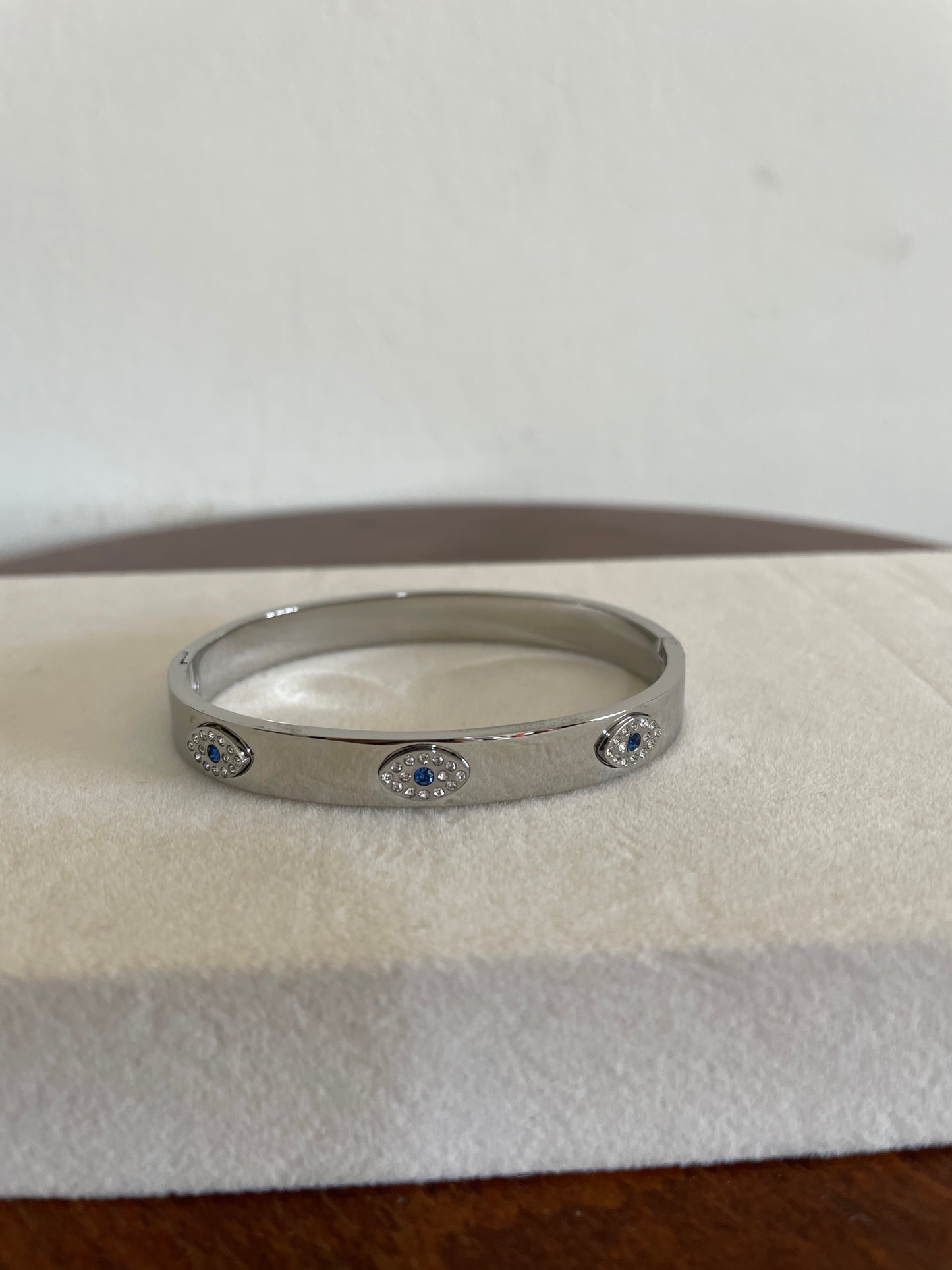 Eyes bangle
