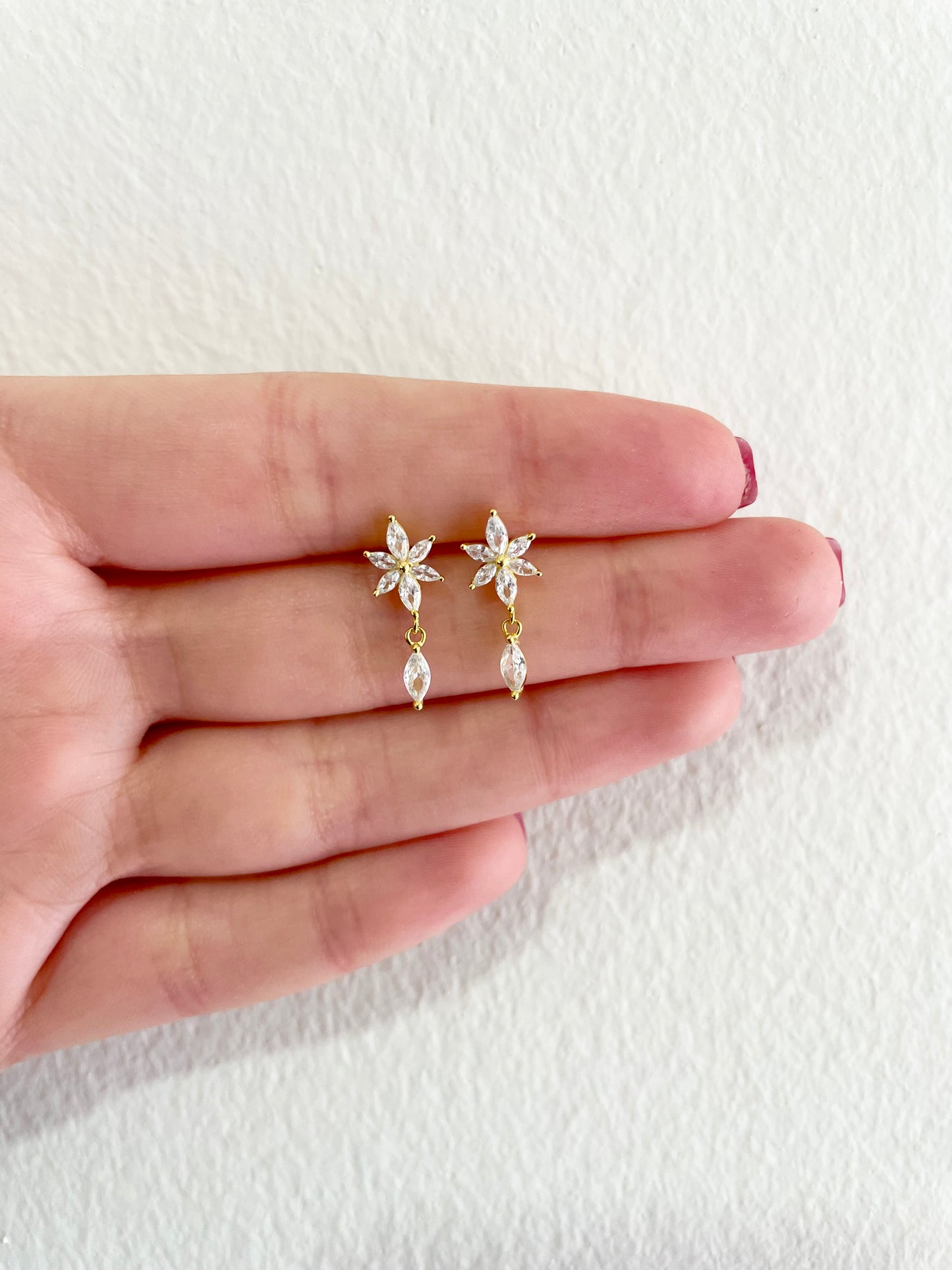 Petal kiss earring