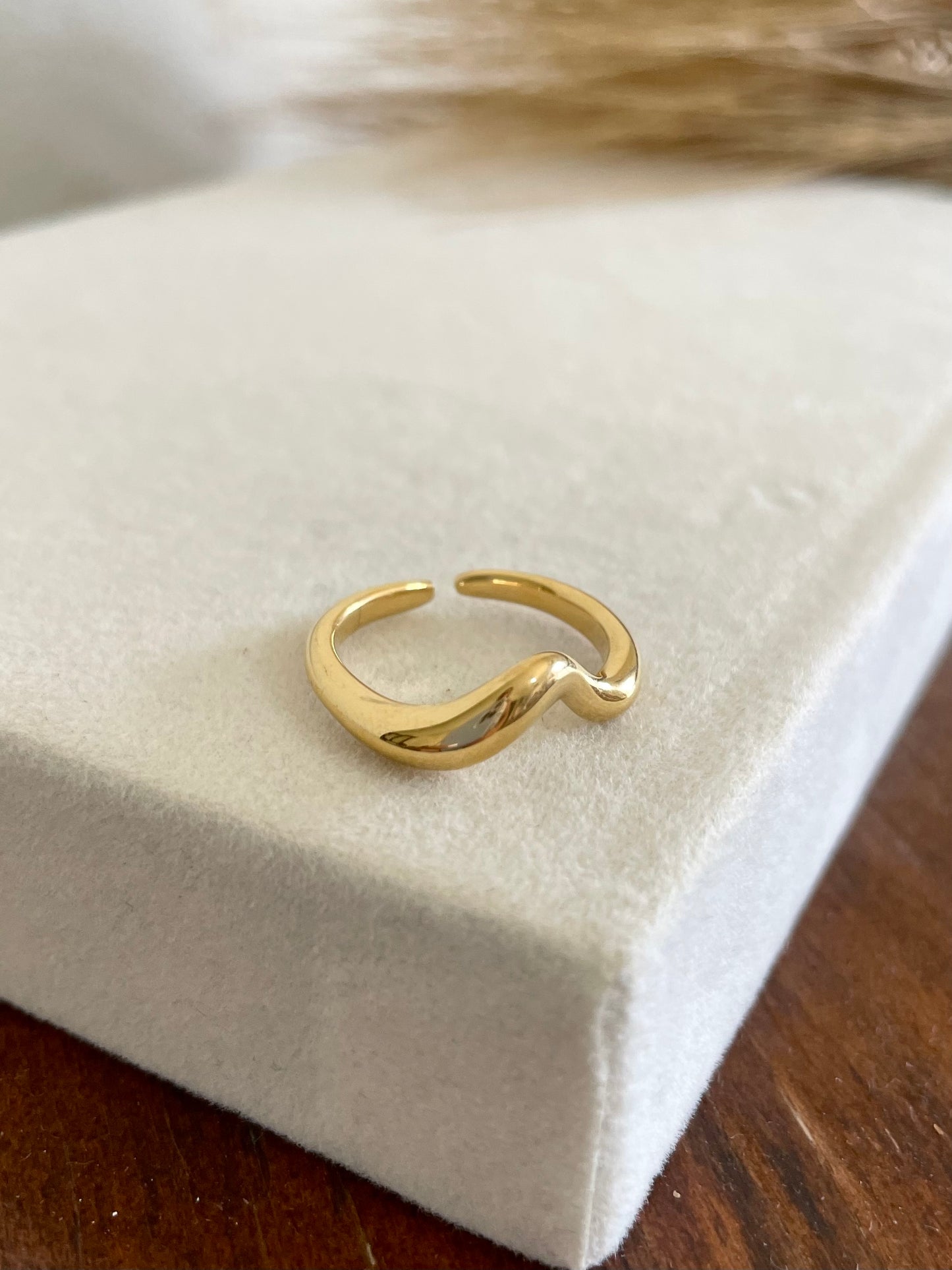 Wave ring