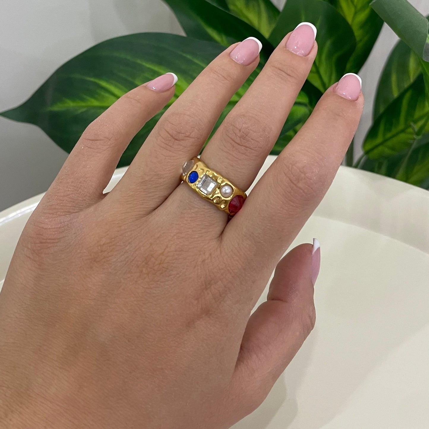 Mia ring