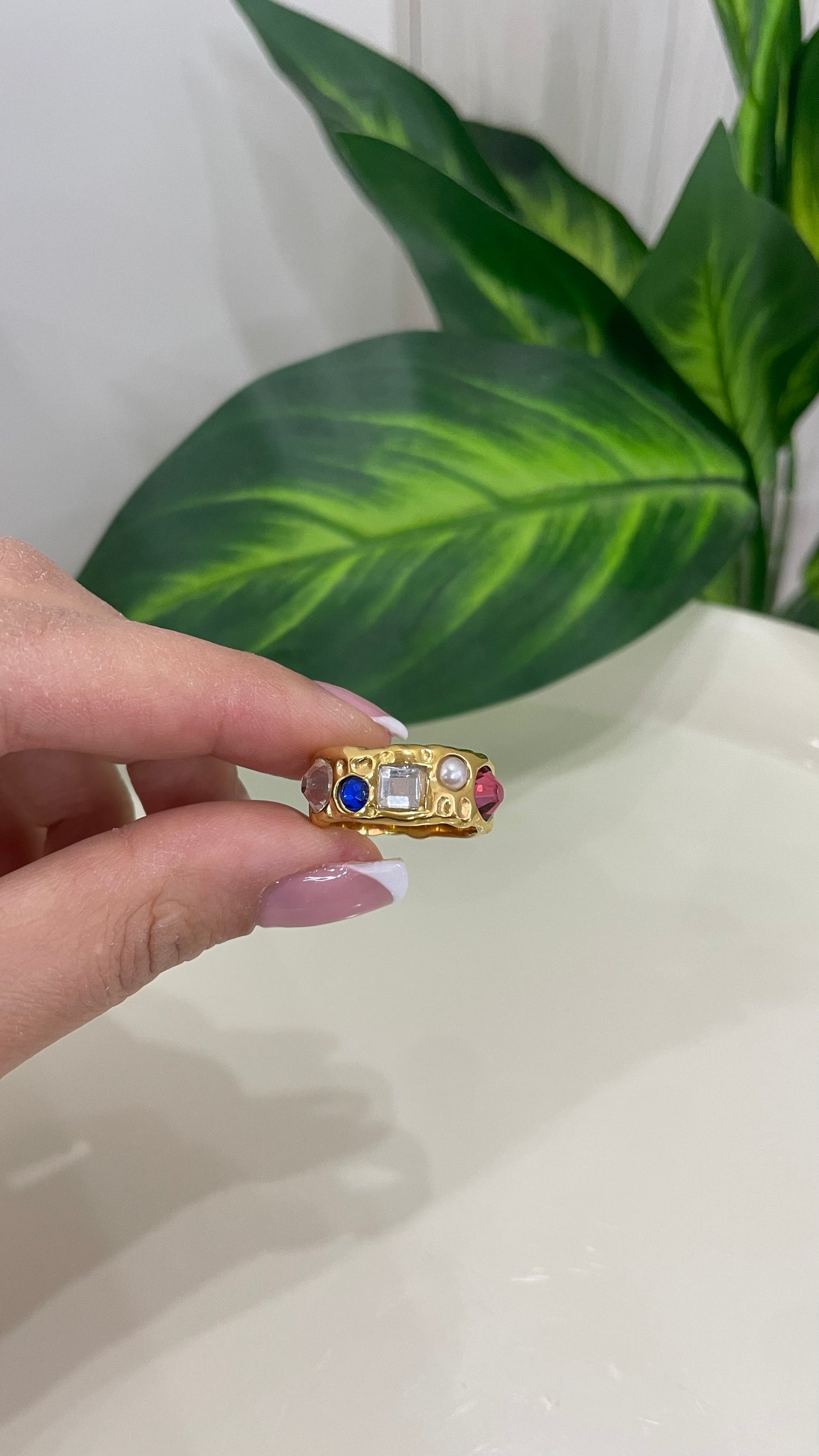 Mia ring