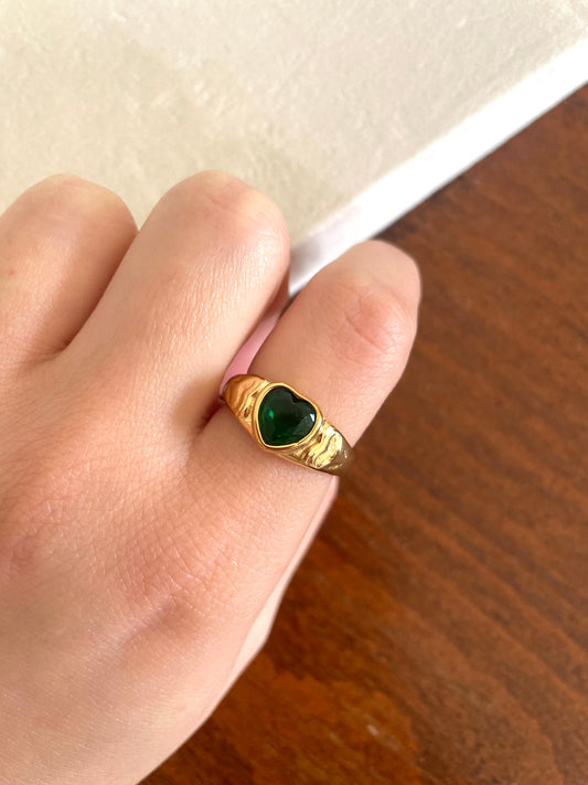 Green heart ring